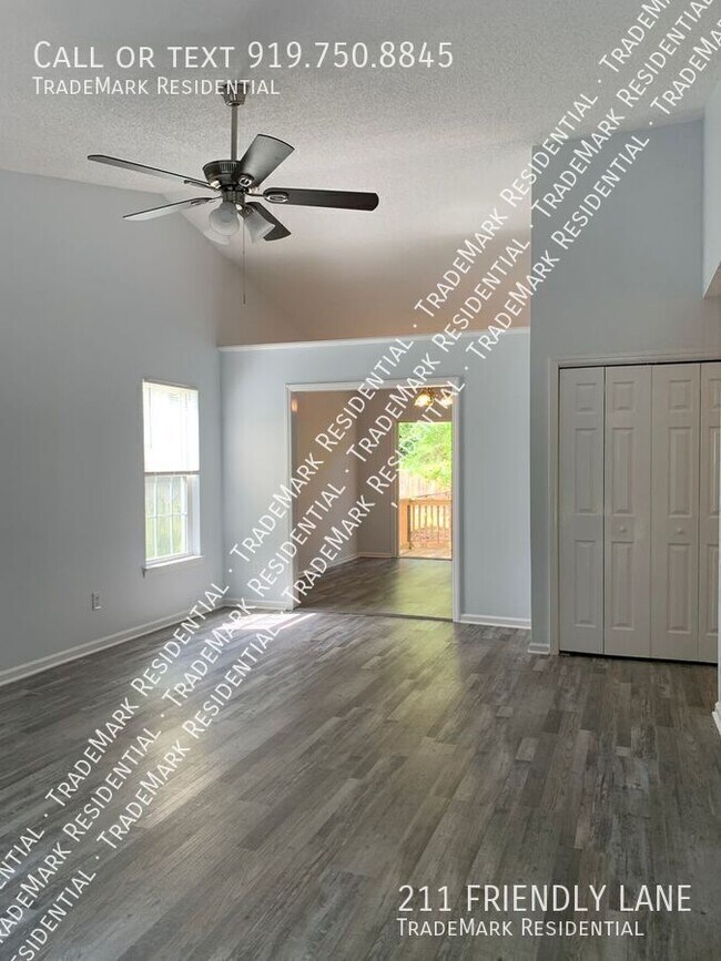 Foto del edificio - 211 Friendly Ln