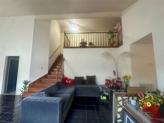 Foto del edificio - 5144 Beaverhill Dr