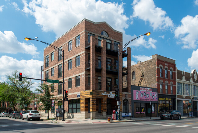 Foto del edificio - 1701 W Chicago Ave