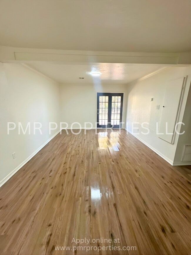 Foto del edificio - 4 Bed / 1.5 Bathroom House