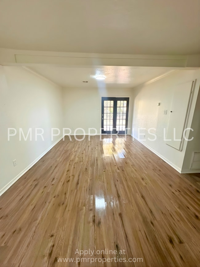 Building Photo - 4 Bedrooms - 1.5 Bathroom House