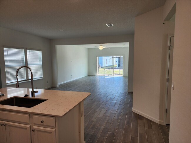 Foto del edificio - Spacious 3BR Home in Quiet Jacksonville Ne...