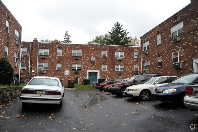 Foto del edificio - Crittenden Manor Apartments