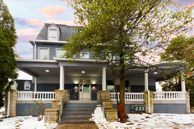 Foto del edificio - 222 Primrose Ave