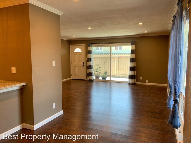 Foto del edificio - 2 br, 1 bath House - 5564 Roundtree Ter.