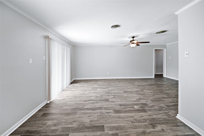Foto del edificio - 9003 Bintliff Dr