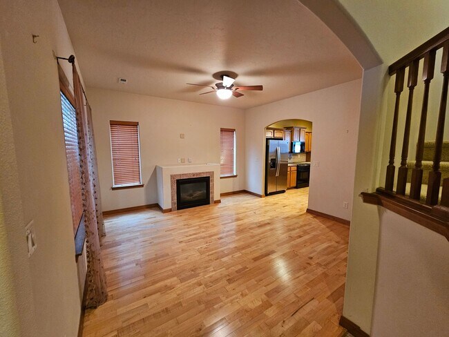 Building Photo - 3 Bedroom Home in Horn Rapids For Rent