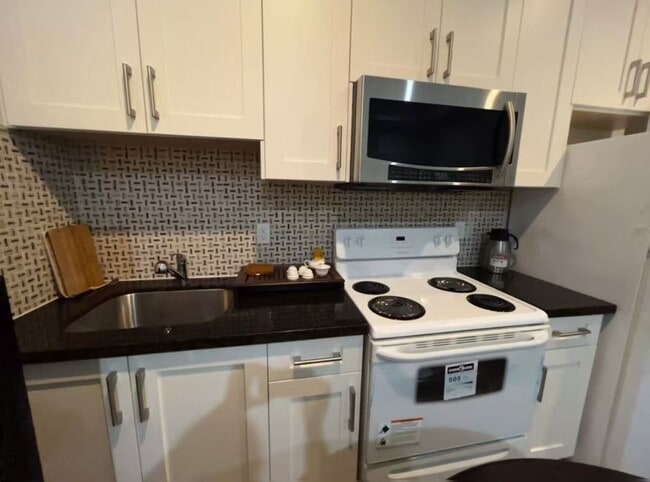 Building Photo - 14466 17 Av