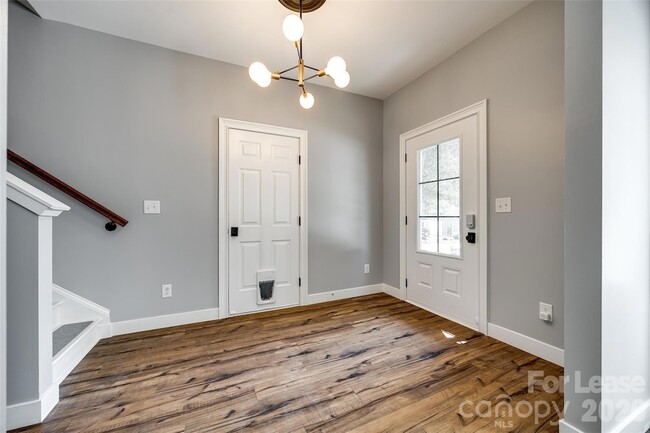 Building Photo - 440 Battery Cir