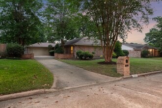 Building Photo - 10211 Cantertrot Dr