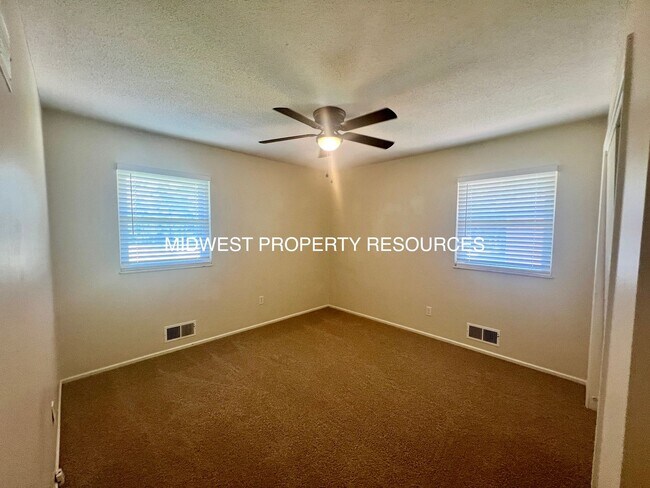 Building Photo - 2 Bedroom Duplex for Lease in Oak Grove | ...