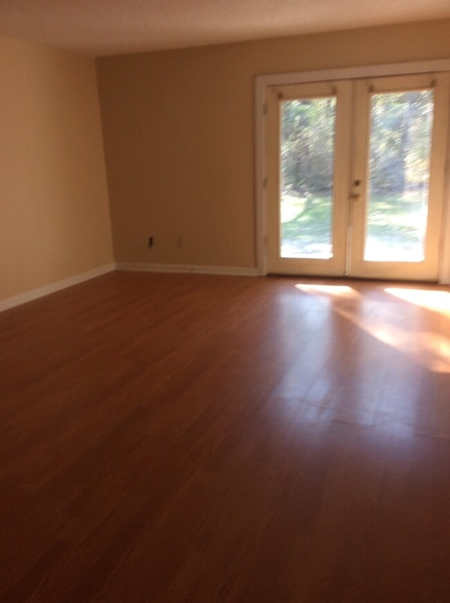 Building Photo - Duplex for Rent