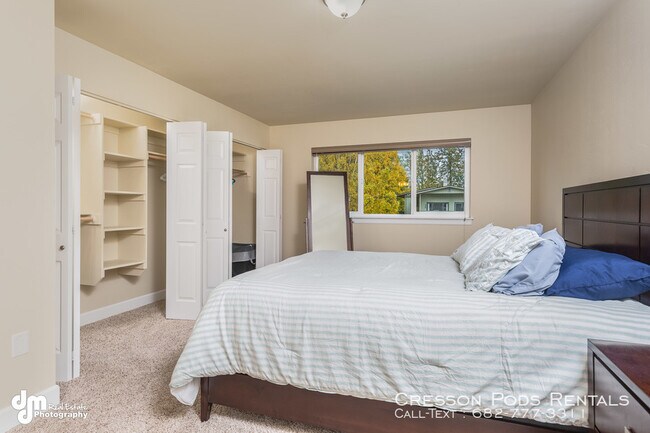 Building Photo - 400 W 42nd Ave