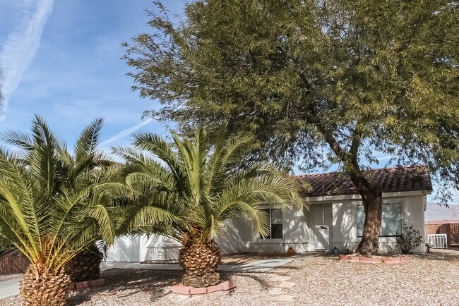 Foto del edificio - 2920 Meadow Flower Ave