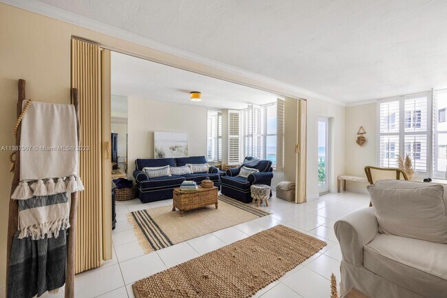 Foto del edificio - 5001 Collins Ave