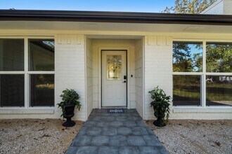Building Photo - 456 Deep Woods Ln