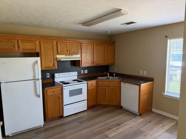 Foto del edificio - 2 Bed 1 Bath Duplex