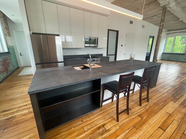 Foto del edificio - Historic Charm, Modern Luxury,  2 bedroom ...