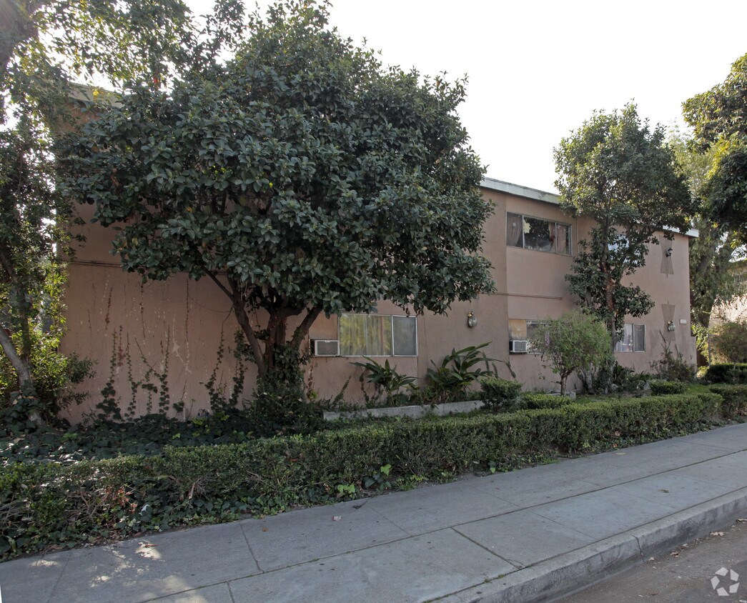 Foto del edificio - 10352 Lampson Ave