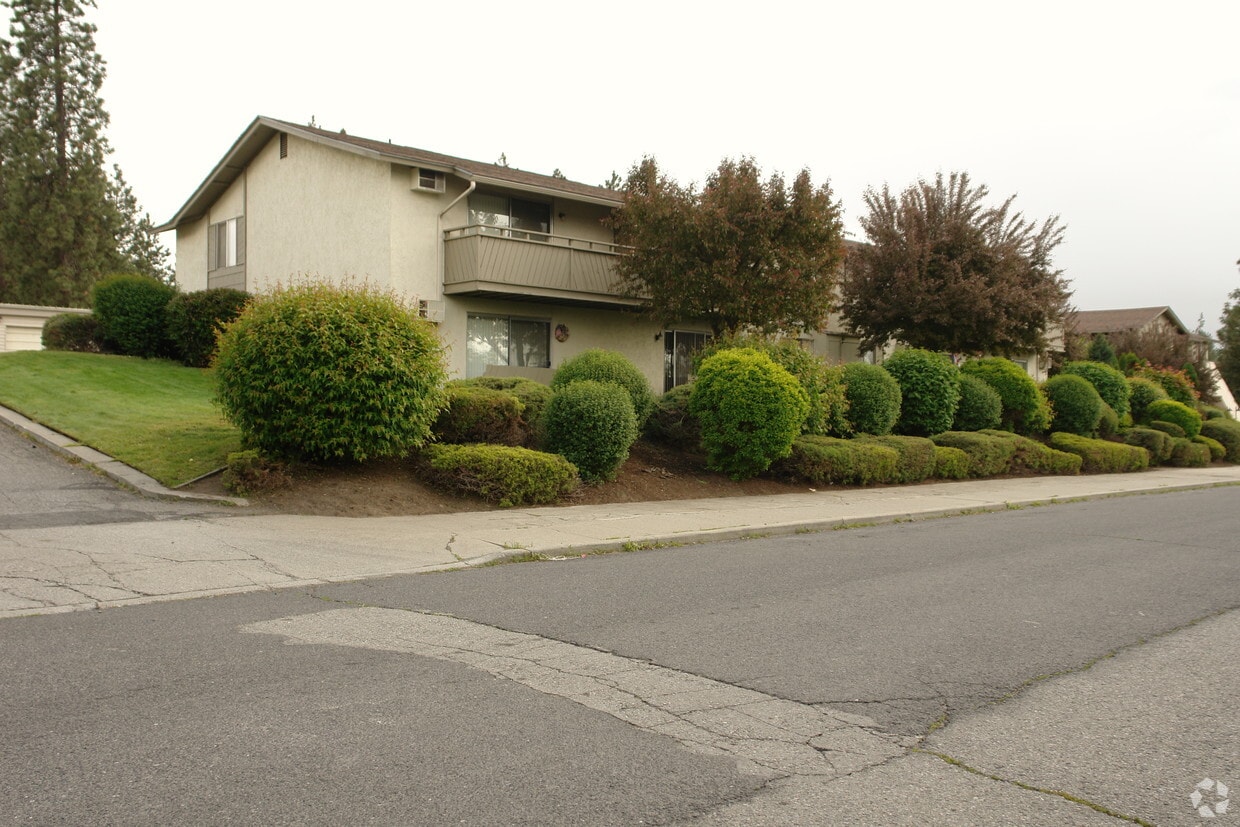 Building Photo - Whispering Pines