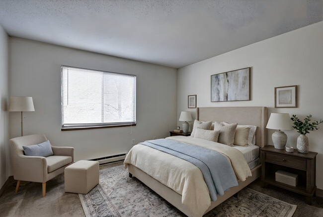 Building Photo - Woodland Apartments