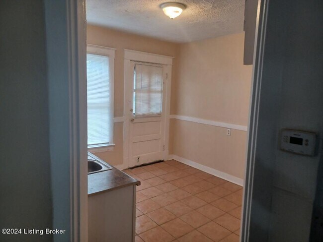 Foto del edificio - 744 S 37th St