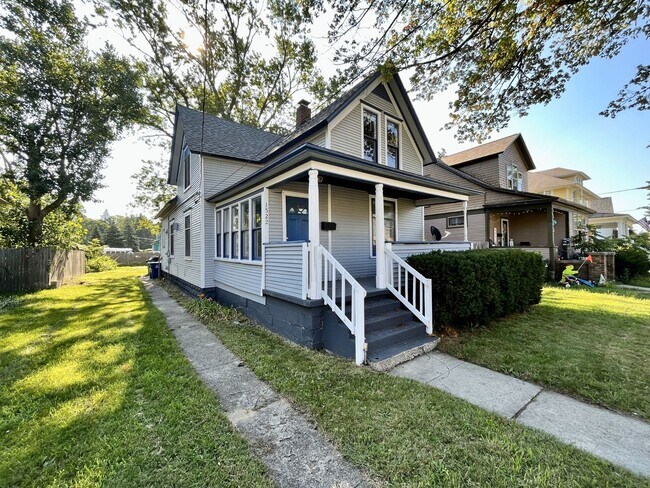 Foto del edificio - Five Bedroom Home in Muskegon