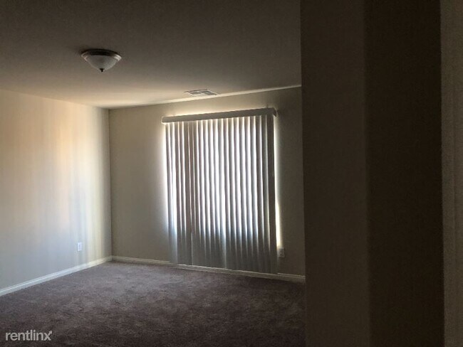 Building Photo - 5 br, 5 bath House - 1058 Willow Berry Ave