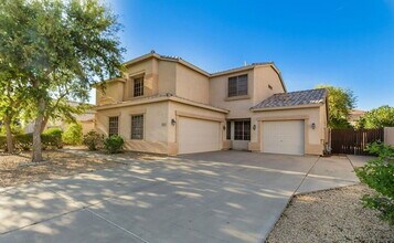 Building Photo - 2026 E County Down Dr
