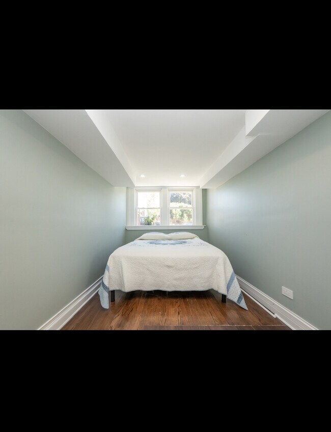 Foto del edificio - 3420 N Oketo Ave