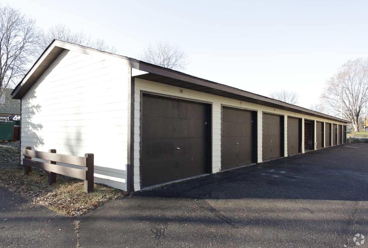 Building Photo - 627 13th St S