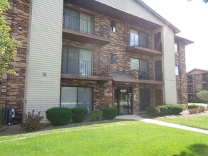 Building Photo - 14785 Lake View Dr