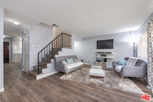 Foto del edificio - 741 E Nutwood St