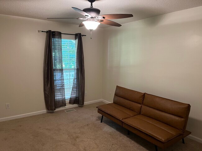 Foto del edificio - 68 Lancaster Way