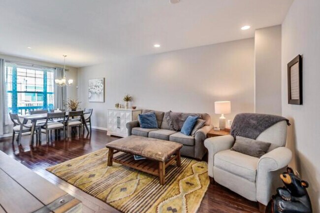 Foto del edificio - 833 Lexington Cir E