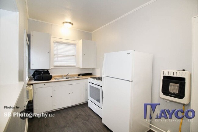Building Photo - 1 bedroom duplex apartment in Highland!