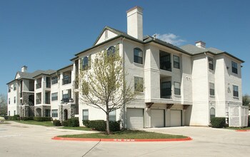 Building Photo - MAA Quarry Oaks