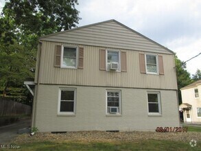Building Photo - 52 Willow Dr
