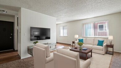 Building Photo - Kamiakin Apartments in Kennewick WA