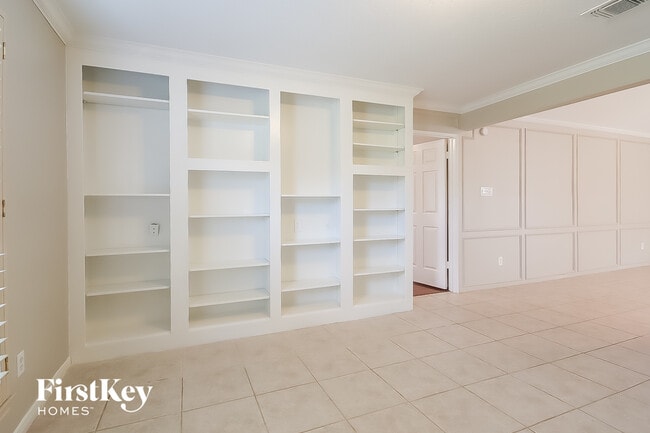 Building Photo - 2303 Prestwick Dr