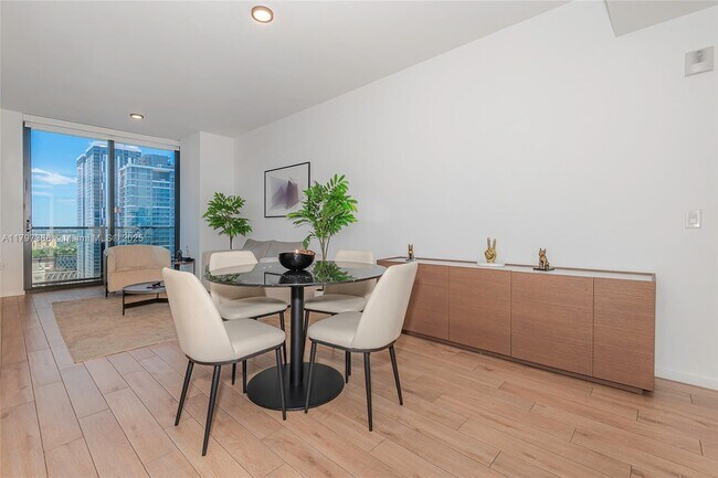 Foto del edificio - 398 NE 5th St