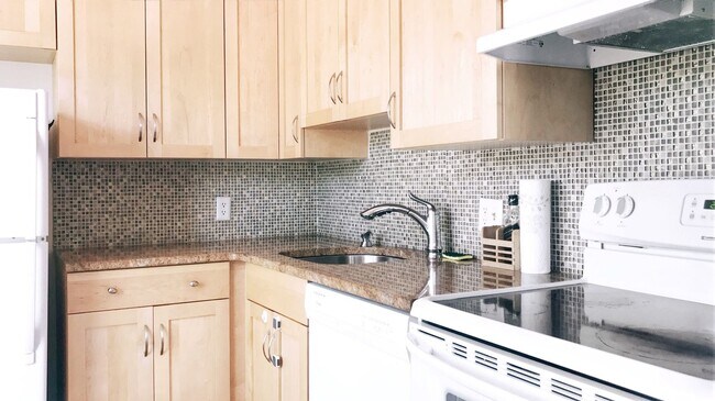 Building Photo - Brookline 3 bed 2 bath…..