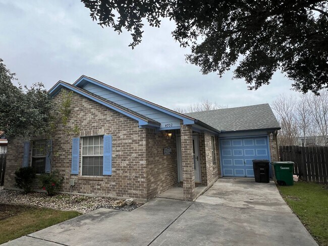 Building Photo - 4702 Highland Farm