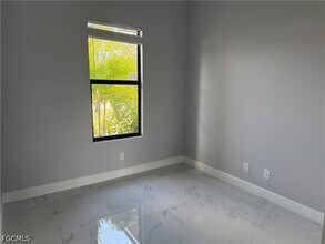 Building Photo - 2505 SW 17th Pl