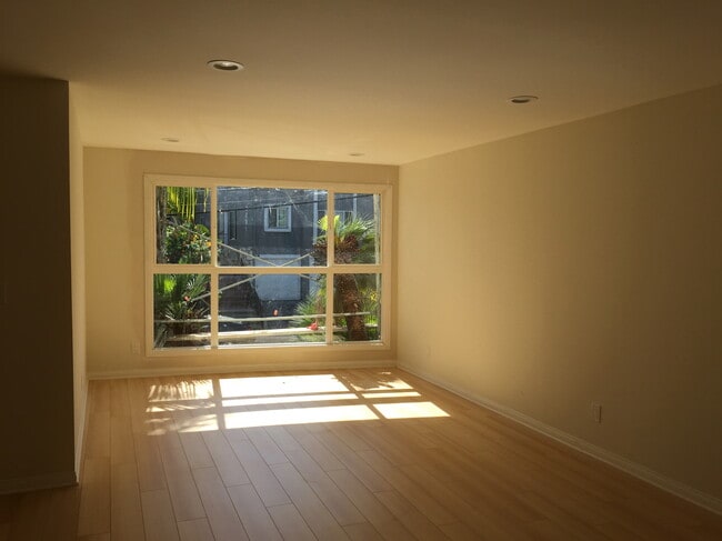 Building Photo - 3410 Club Dr
