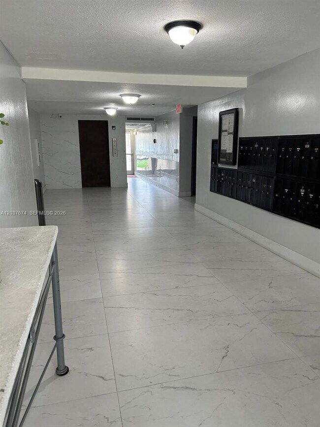 Foto del edificio - 9320 Fontainebleau Blvd