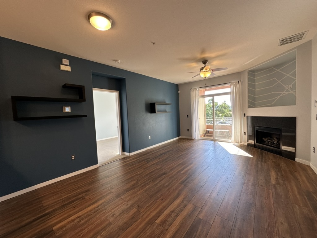 Living Room, balcony view - 4100 Albion St