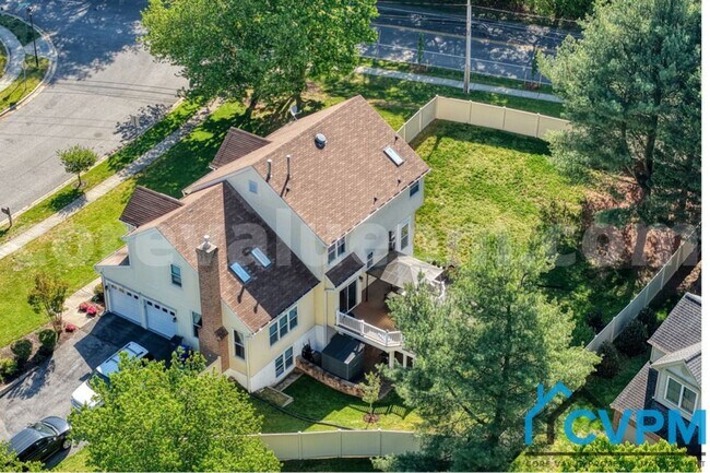 Foto del edificio - 13017 Weiss Dr