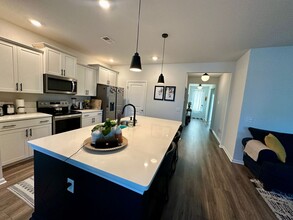 Building Photo - 123 Oldwood Dr