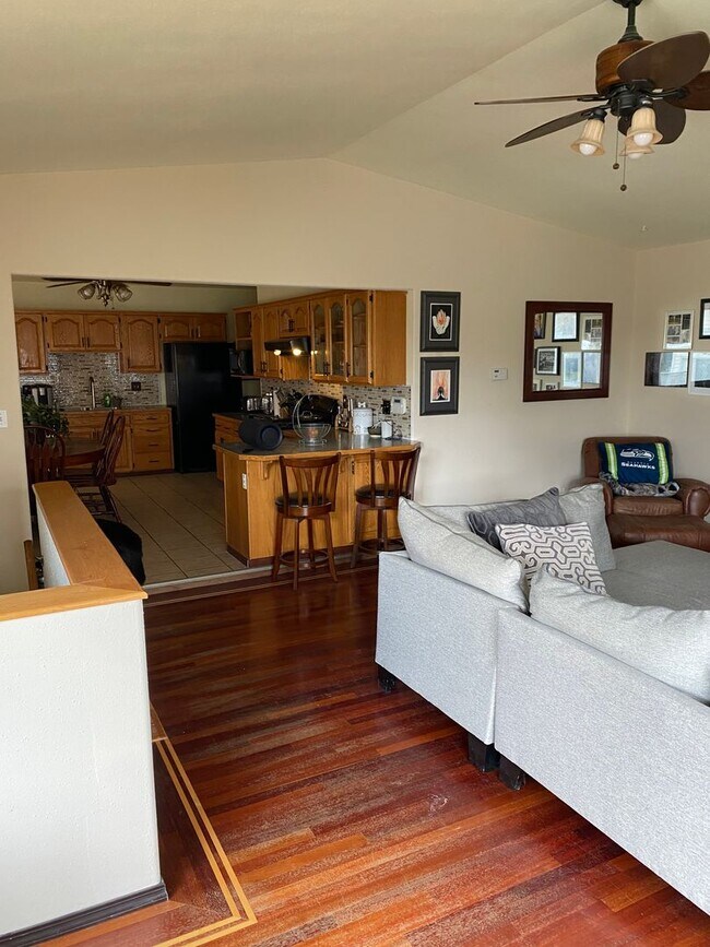 Building Photo - Beautiful Massive Home For Rent Shadle Area